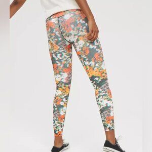 NWOT Aerie 3D Floral Leggings